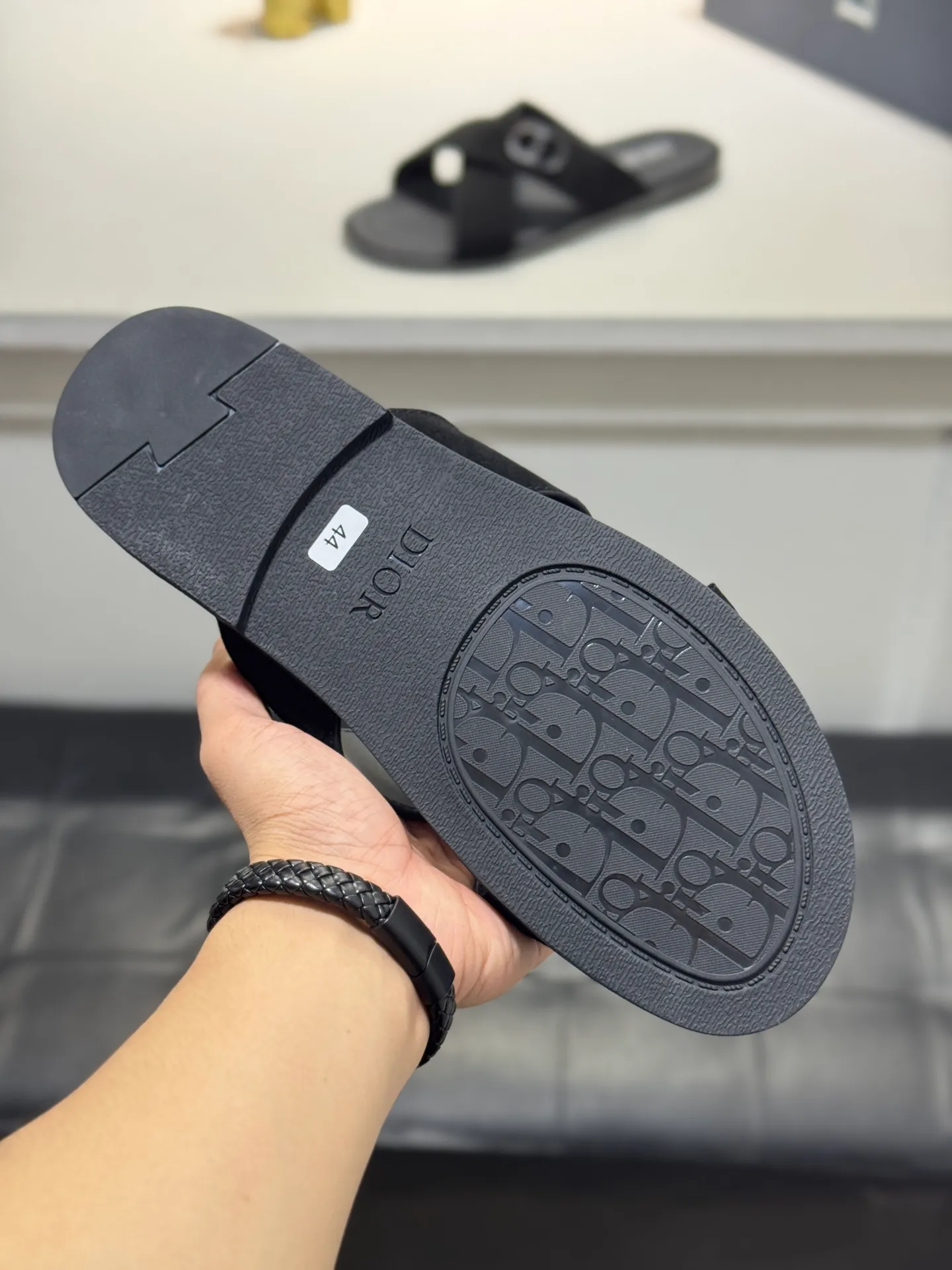 Men's men's shoes 💰320 [New style] 🦇🦇𝐂𝐡𝐫𝐢𝐬𝐭𝐢𝐚𝐧 𝐃𝐢𝐨𝐫 Dior slippers - the latest hot sandals, classic sandals, original replicas, super durable and versatile, cowhide leather with hardware accessories, very comfortable on the feet Look slim and white. Original molded outsole size: 38-44 (.45. Customized